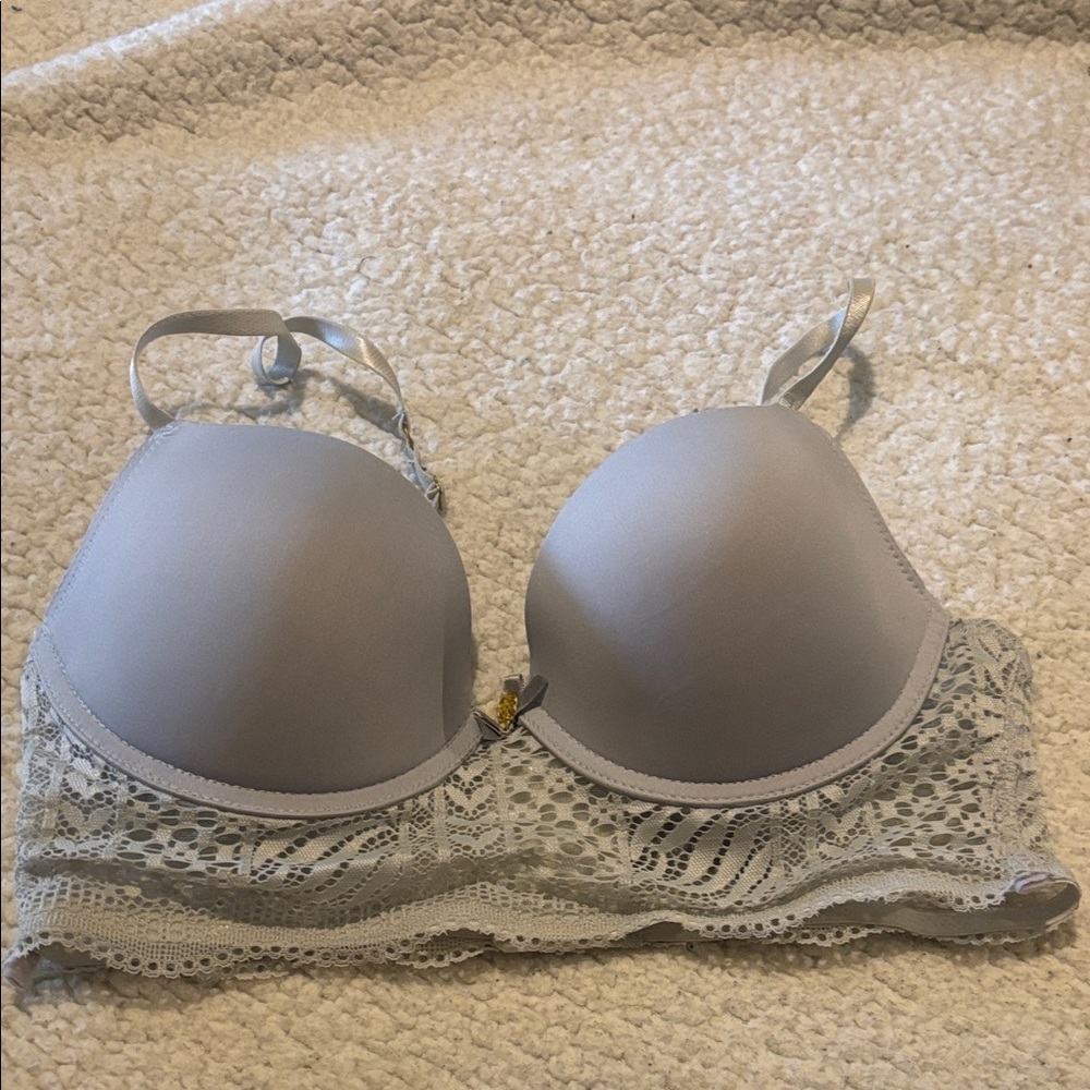 Daisy Fuentes Light Gray Lace Bra
